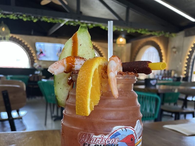 Mariscos El Sushi & Micheladas interior