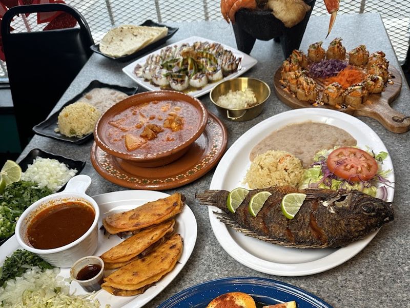 Mariscos El Sushi & Micheladas food